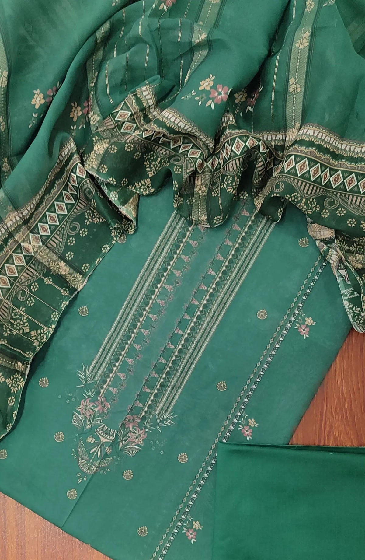 Classic Printed Lawn 3 Pcs Collection with Tilla Dupatta - Design 05