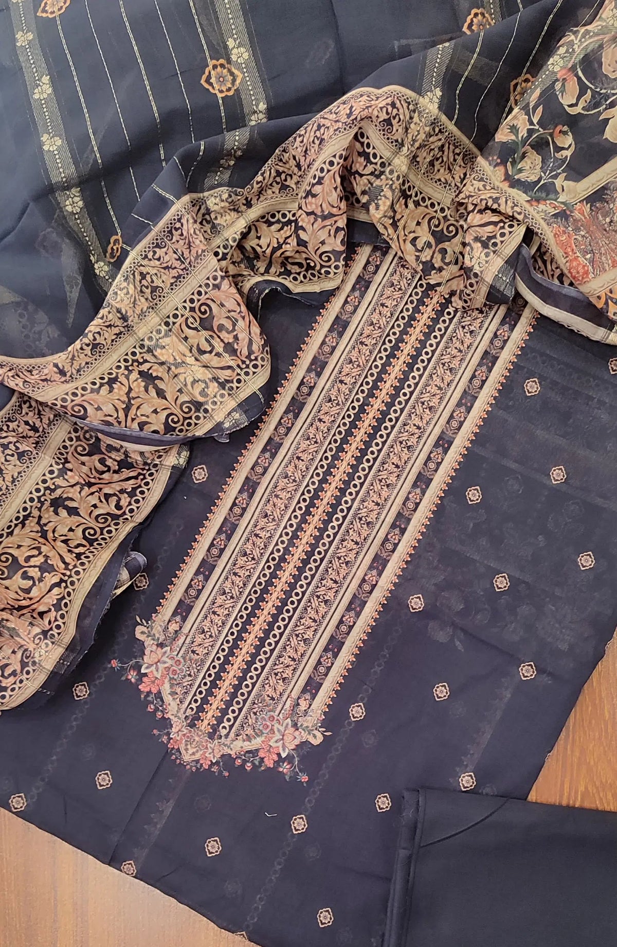 Classic Printed Lawn 3 Pcs Collection with Tilla Dupatta - Design 06