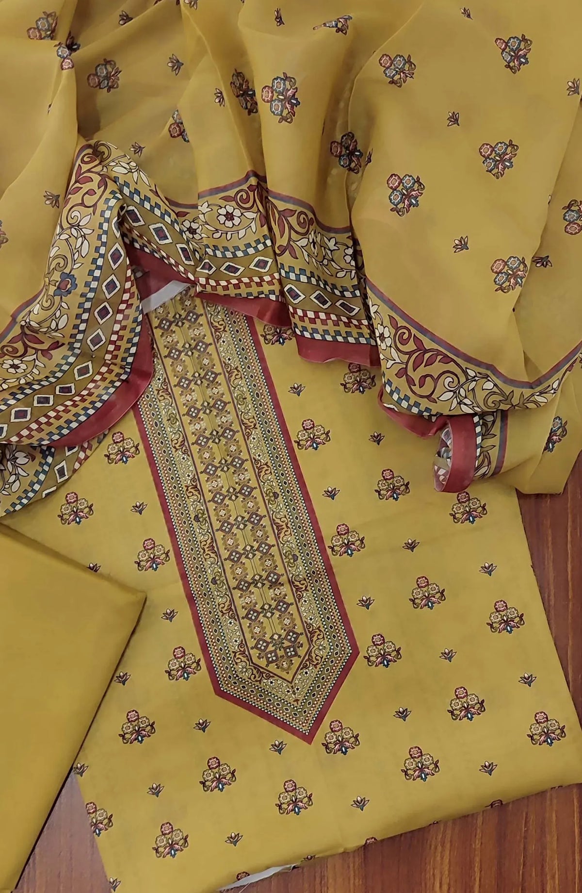 Printed Lawn 3Pcs with Voile Dupatta Collection - -Design-06