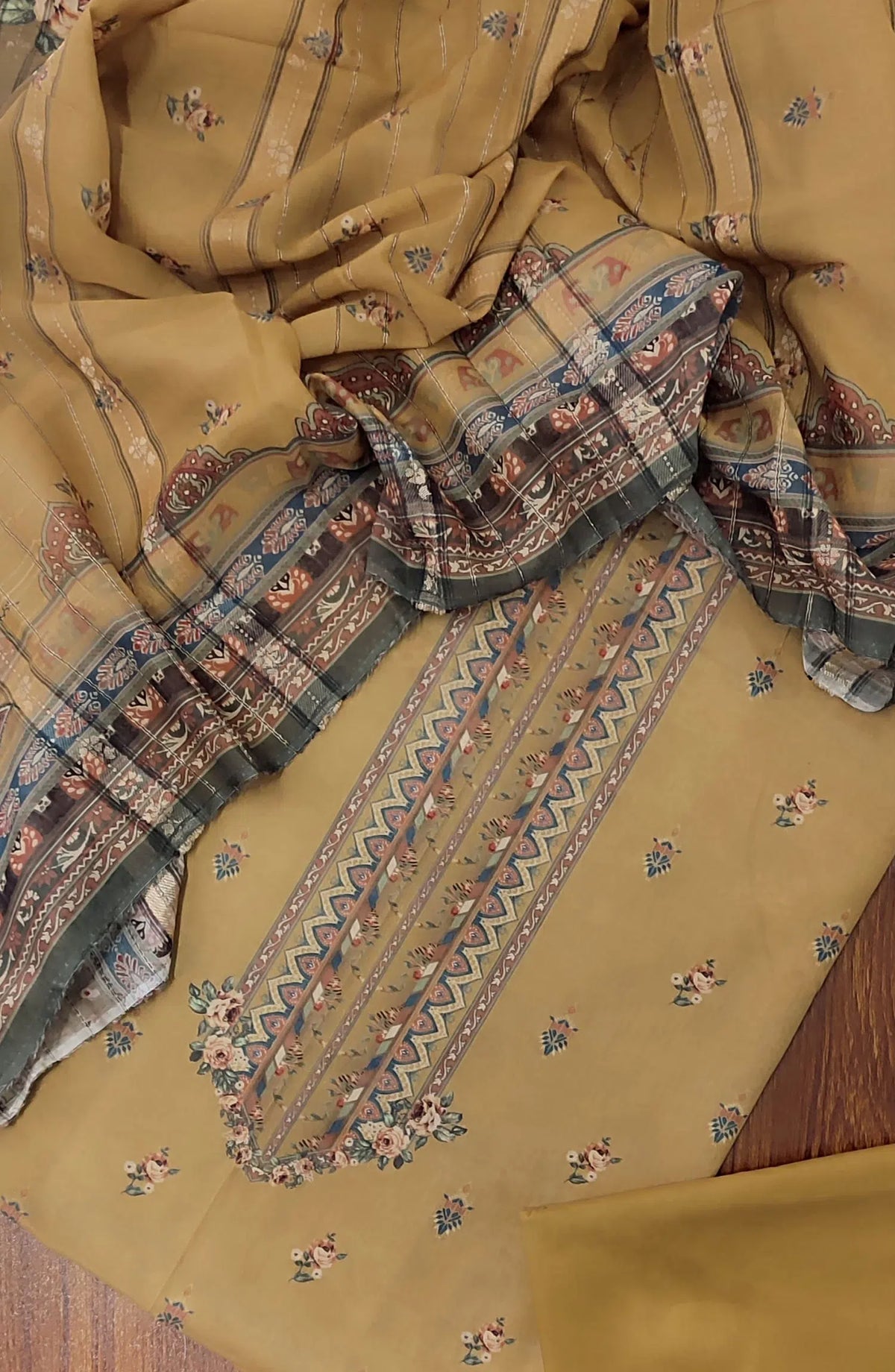 Classic Printed Lawn 3 Pcs Collection with Tilla Dupatta - Design 07