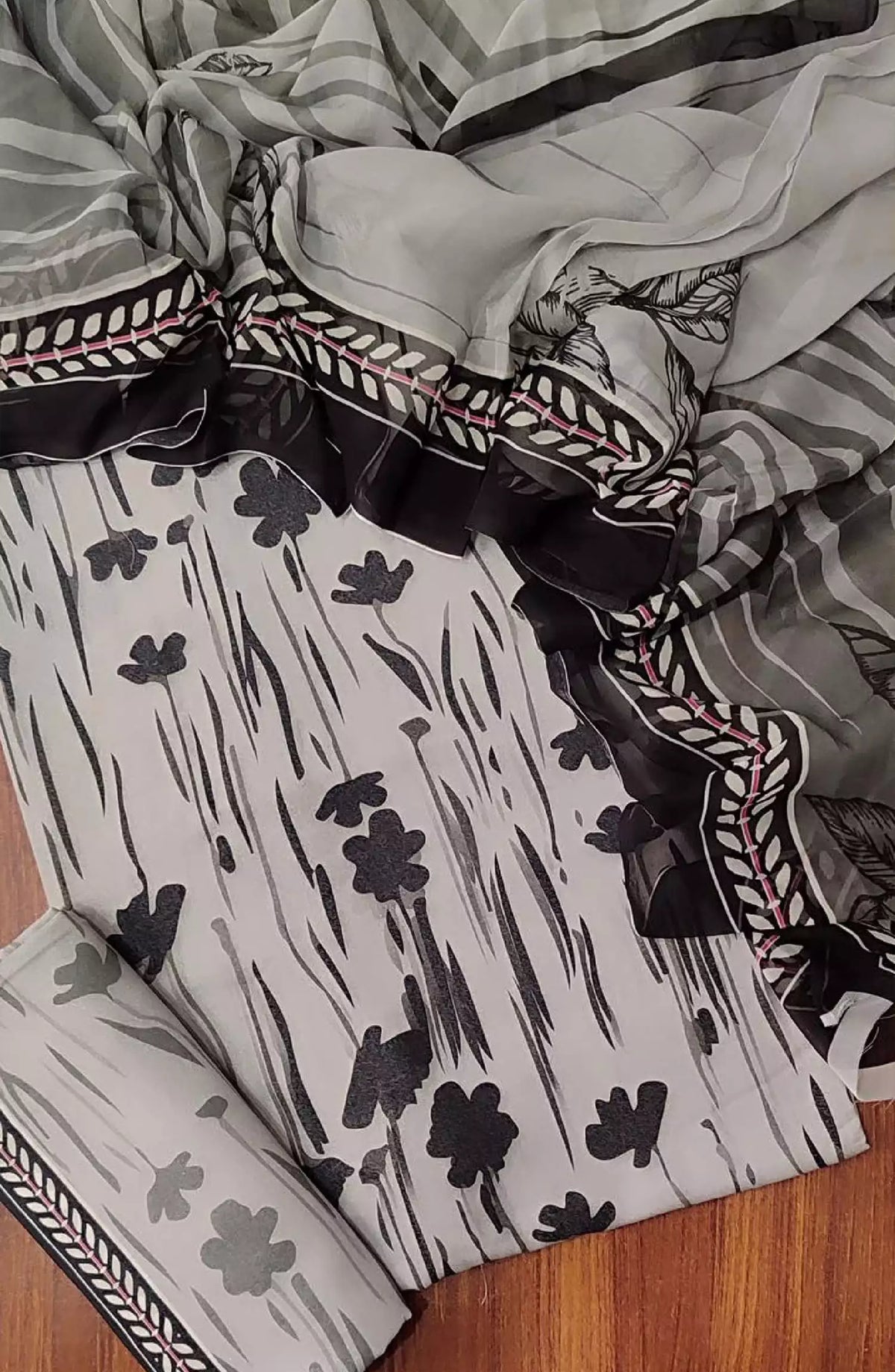 Amna Khadija Karandi Unstitched Printed 3Pcs Collection - Design 08