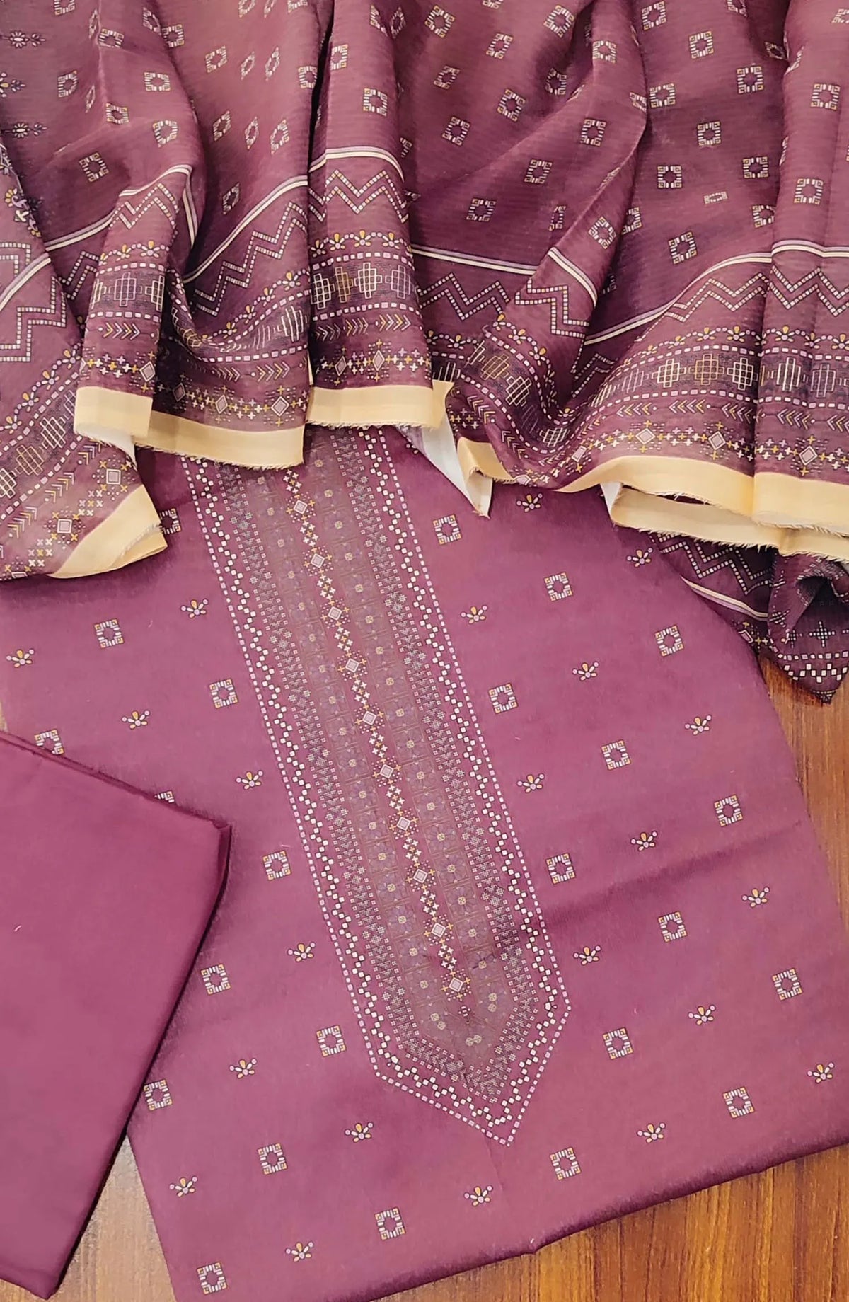 Printed Lawn 3Pcs with Voile Dupatta Collection - -Design-08
