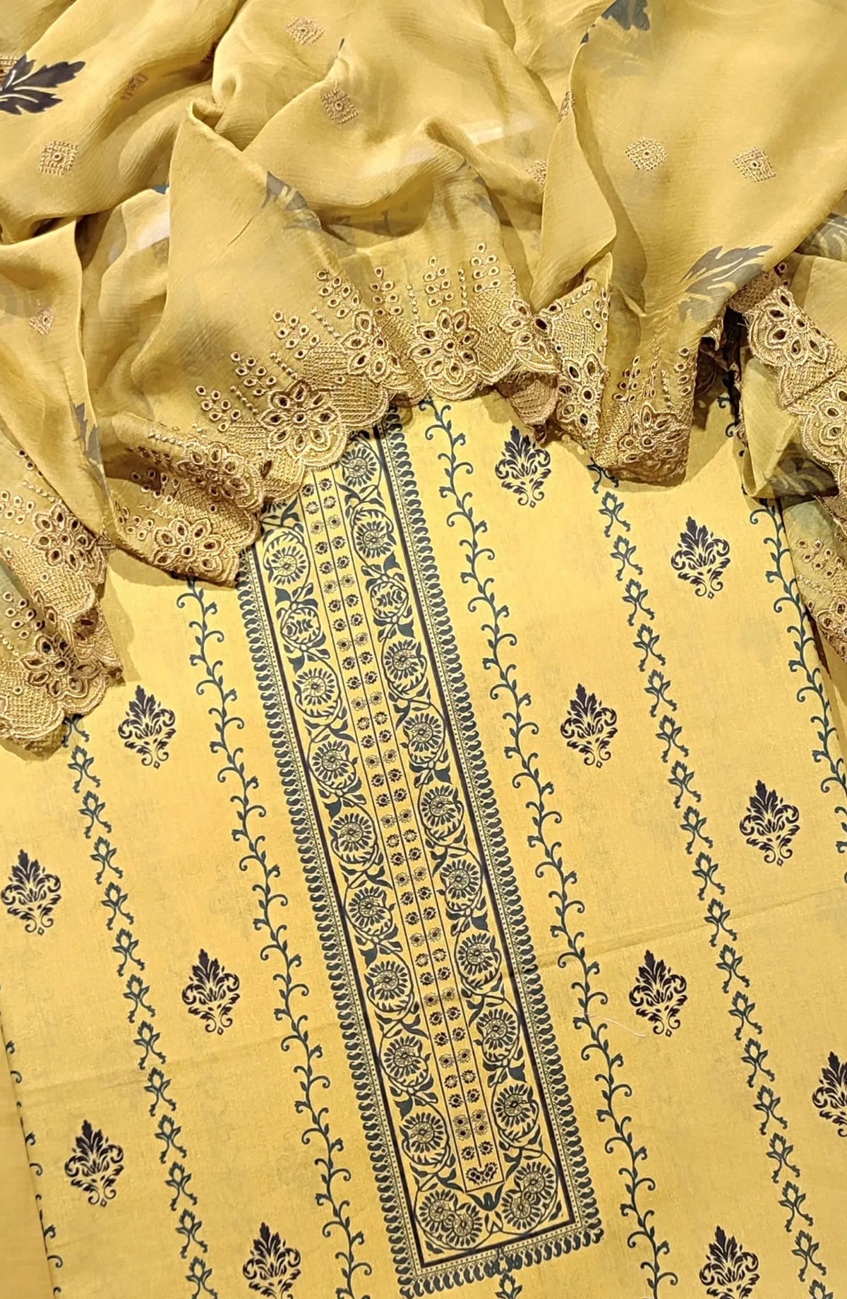Unstitch Exclusive Printed Lawn Collection 2024 With Schiffli Duaptta By Amna Khadija - Design 08