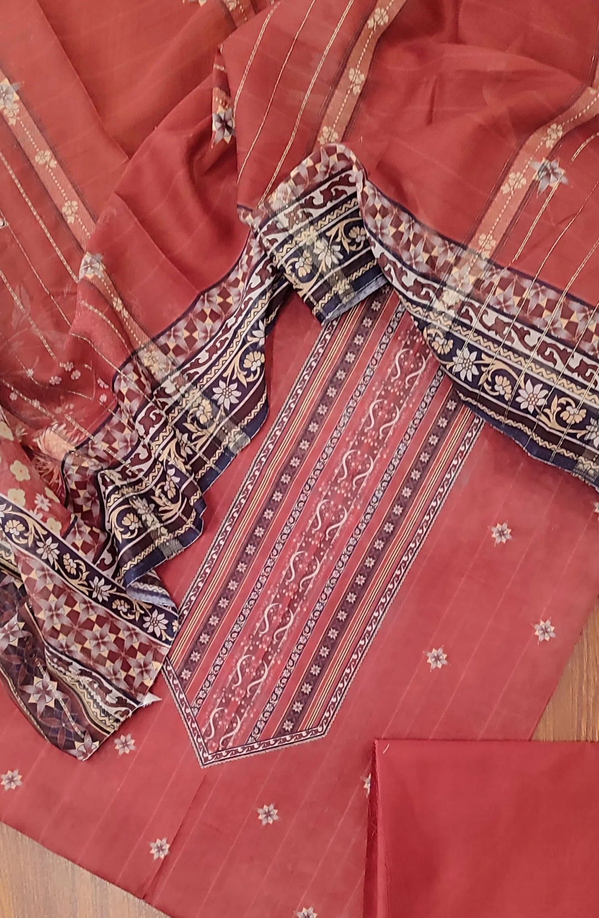Classic Printed Lawn 3 Pcs Collection with Tilla Dupatta - Design 10