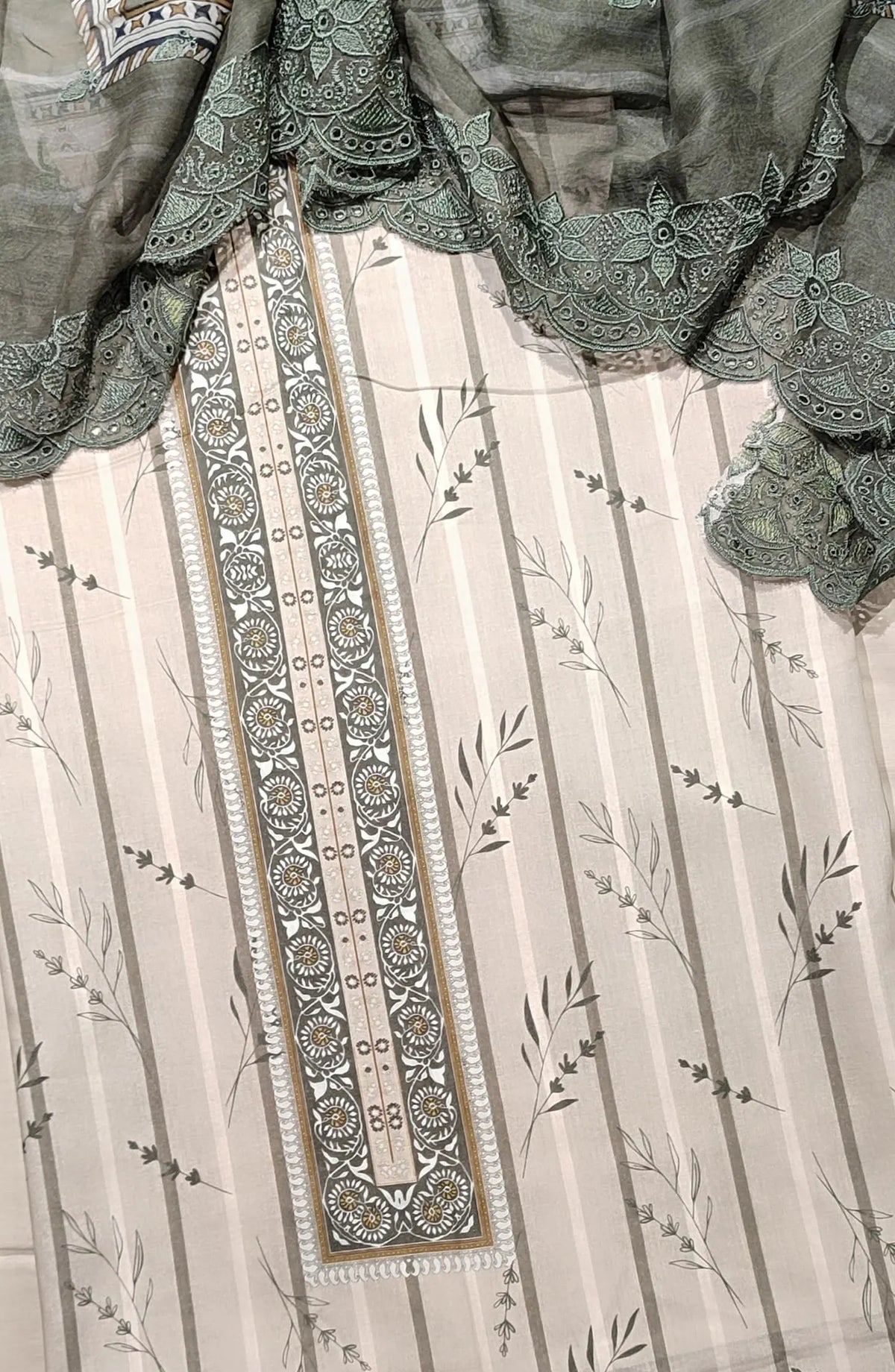 Unstitch Exclusive Printed Lawn Collection 2024 With Schiffli Duaptta By Amna Khadija - Design 10