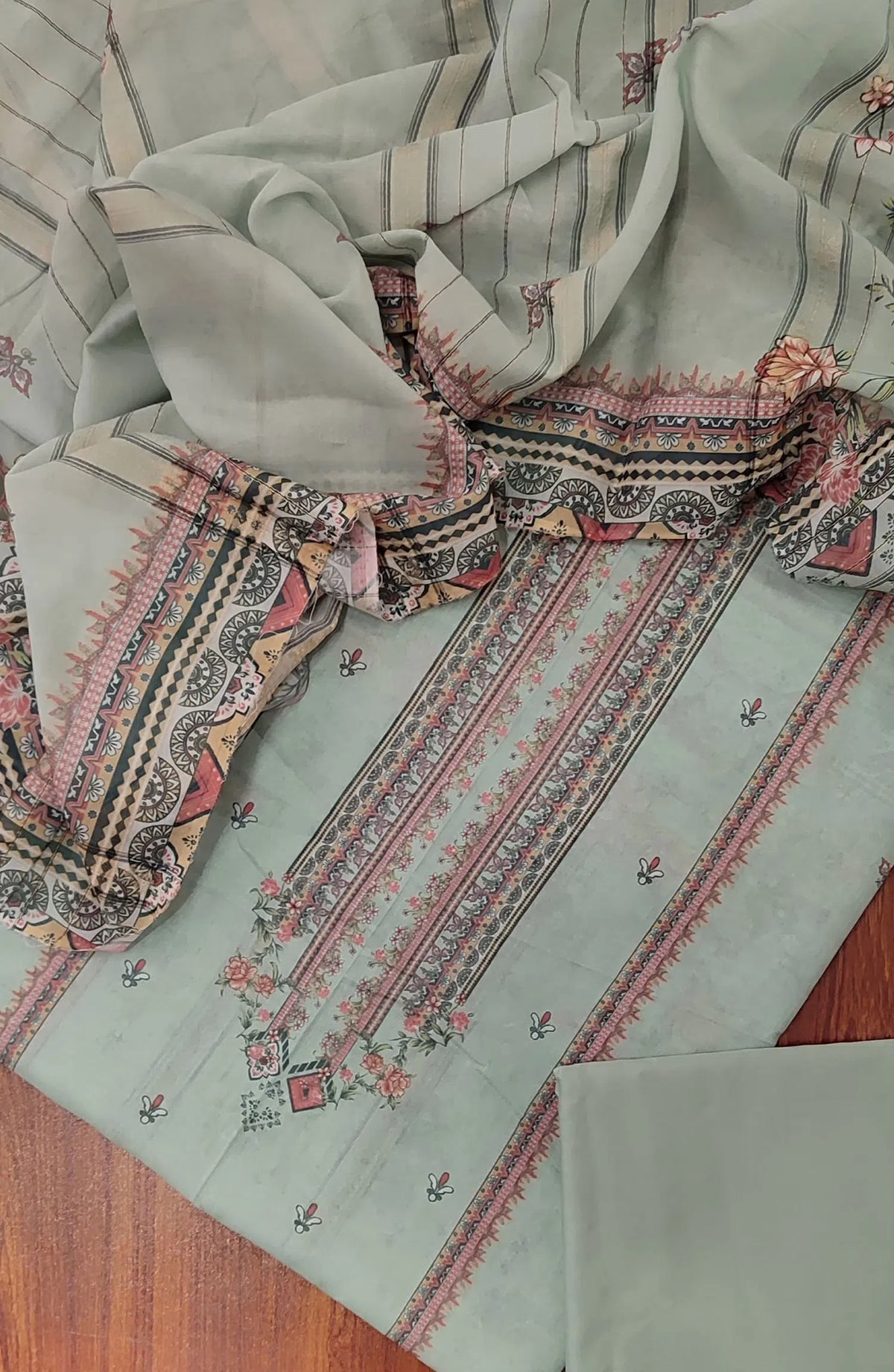 Classic Printed Lawn 3 Pcs Collection with Tilla Dupatta - Design 11