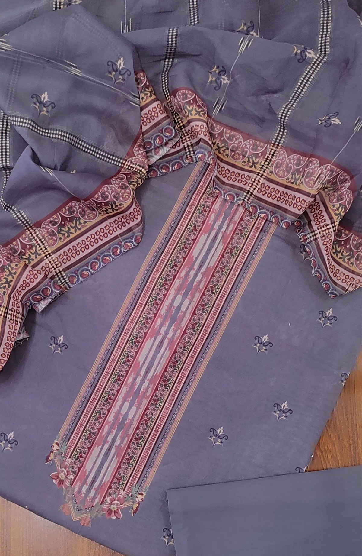 Classic Printed Lawn 3 Pcs Collection with Tilla Dupatta - Design 12