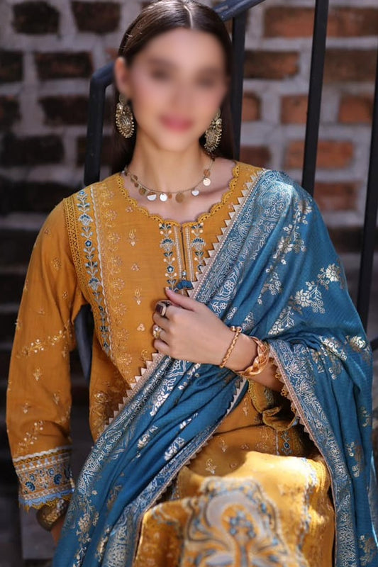 Noor By Saadia Asad Luxury Winter Shawl 2023 - Design 04