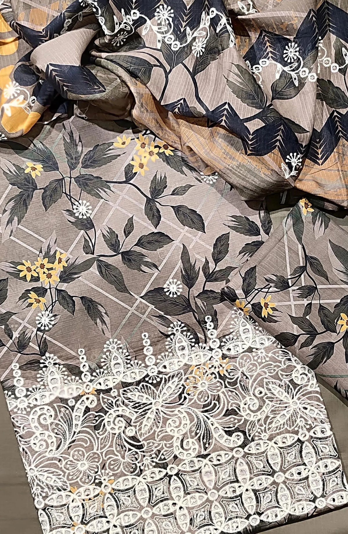 Chikanakri Daman EMB Lawn 3Pcs With EMB Doria Dupatta Collection - Design 07