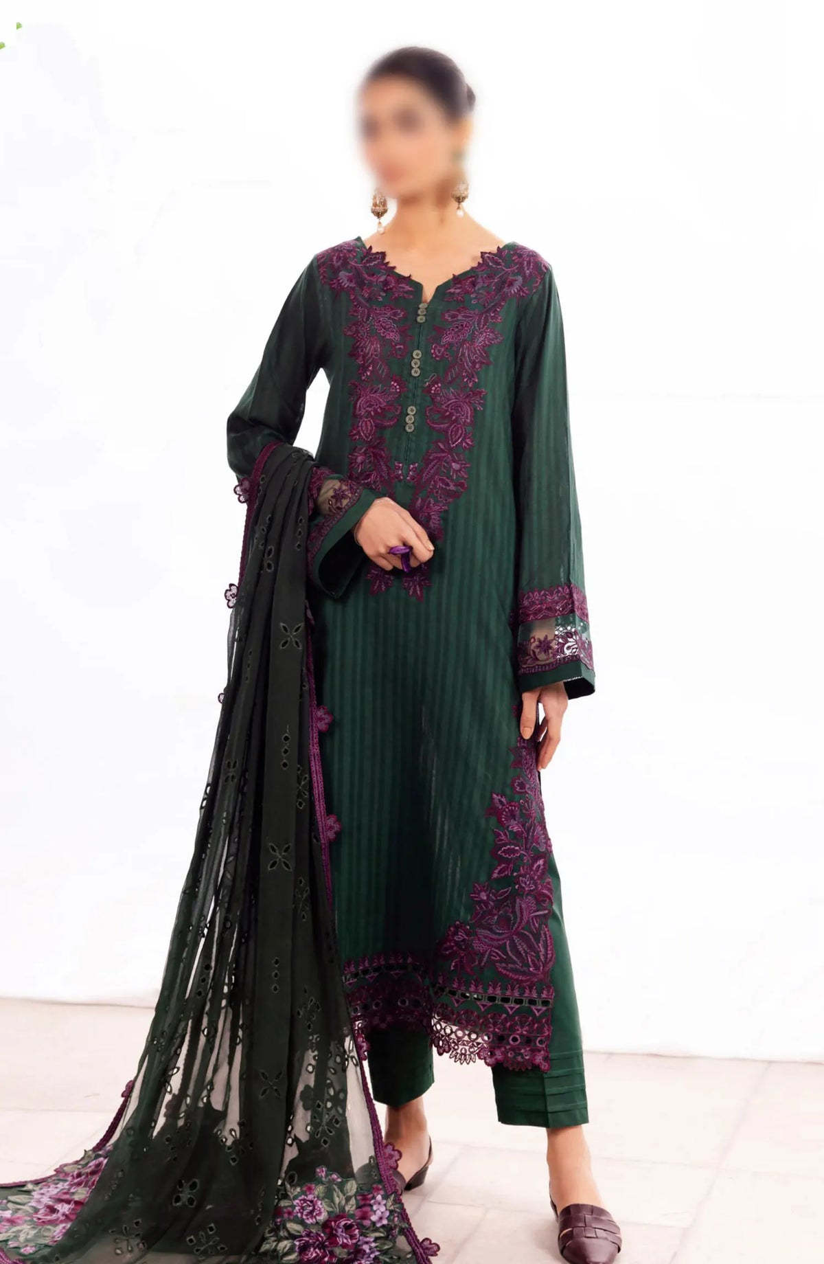 Iznik Dahlia Luxury Lawn Collection 2024 - DL-02 WHIMSY