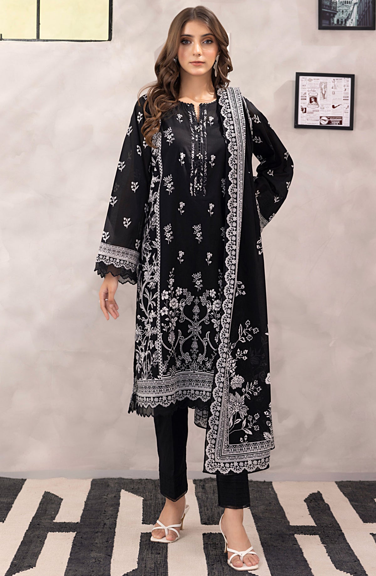 Komal by Lakhany Printed Lawn Unstitched 3 Piece Suit - LG-AR-0202 - LKN25KMC - Black - Summer Collection