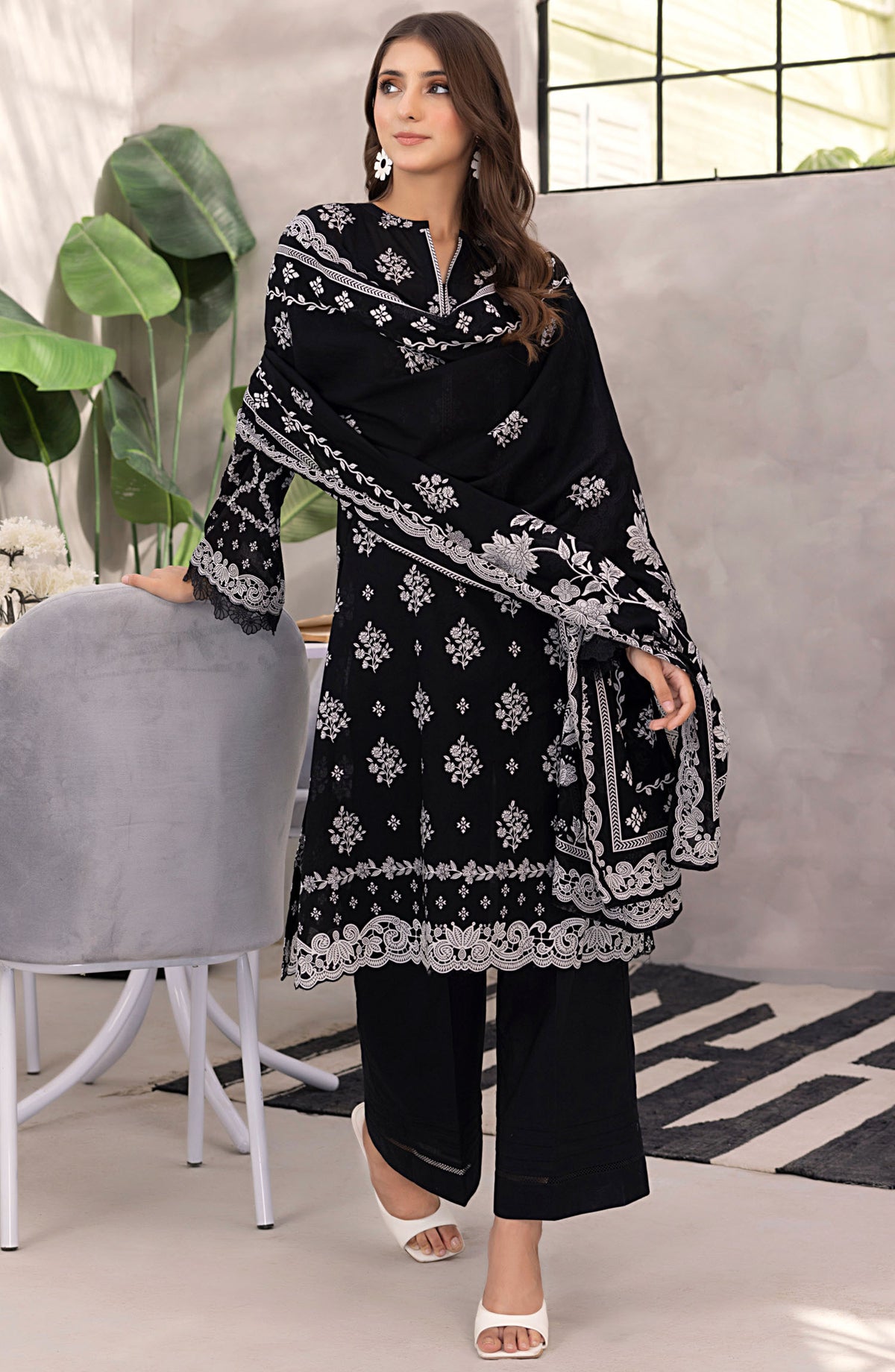 Komal by Lakhany Printed Lawn Unstitched 3 Piece Suit - LG-RL-0236 - LKN25KMC - Black - Summer Collection
