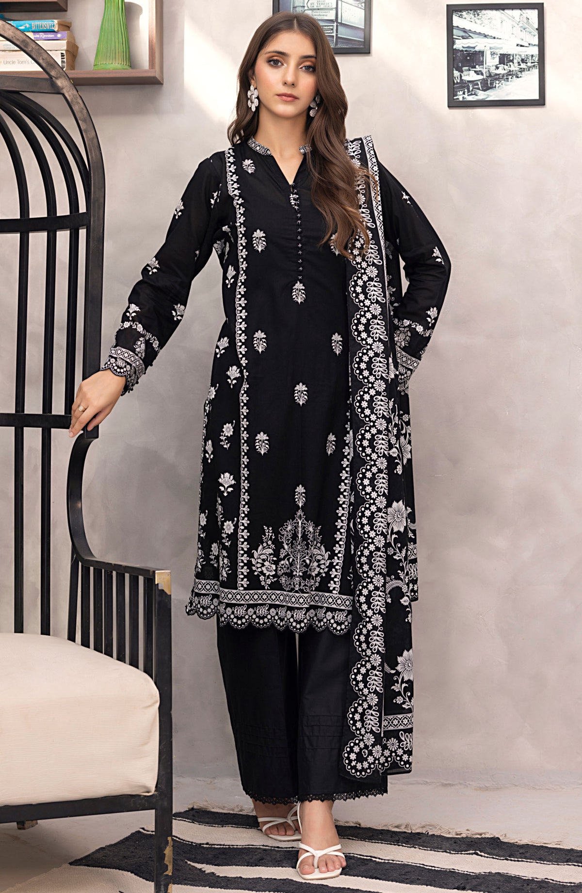 Komal by Lakhany Printed Lawn Unstitched 3 Piece Suit - LG-RL-0235 - LKN25KMC - Black - Summer Collection