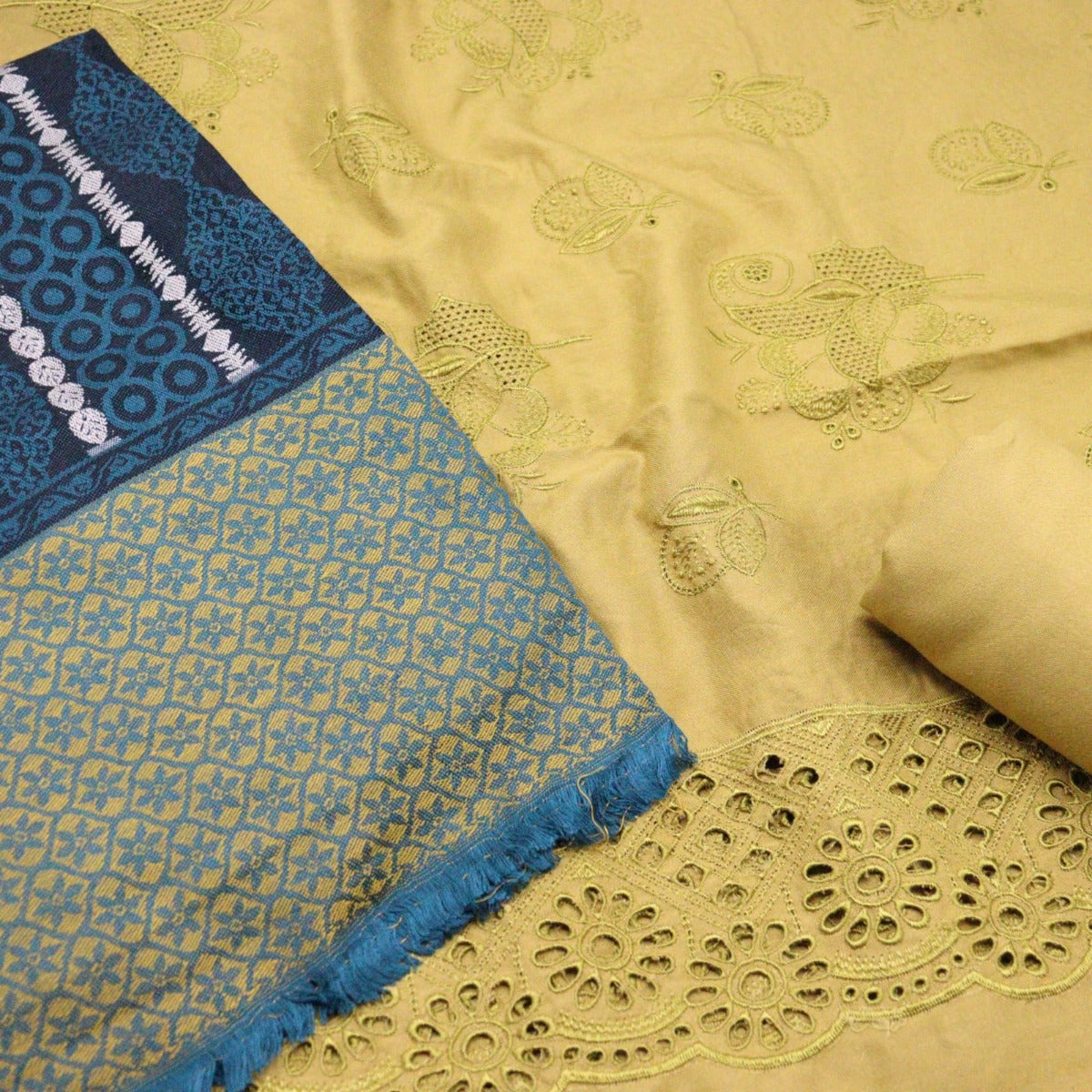 Sawariya Exclusive Embroidered Dhanak Collection With Shawl - SEEDC 02