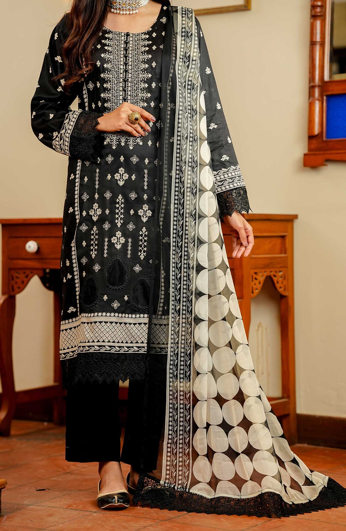 Soirees by Maryum Maniya Embroidered Lawn Unstitched 3 Piece Suit SS-36 MM25SS Black - Summer Collection