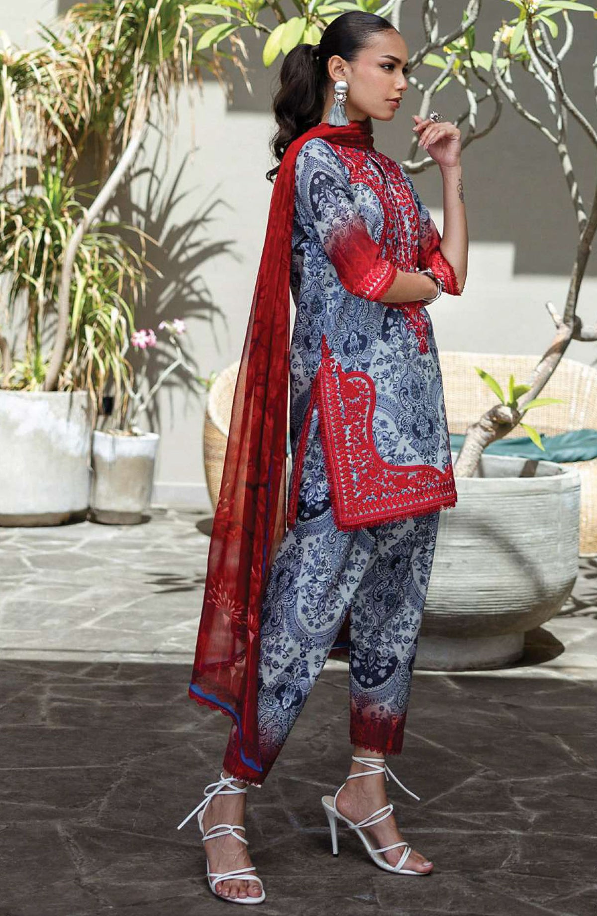 Tahra by Zainab Chottani Embroidered Lawn Unstitched 3 Piece Suit - D-16 - ZC25THEL - White - Summer Collection
