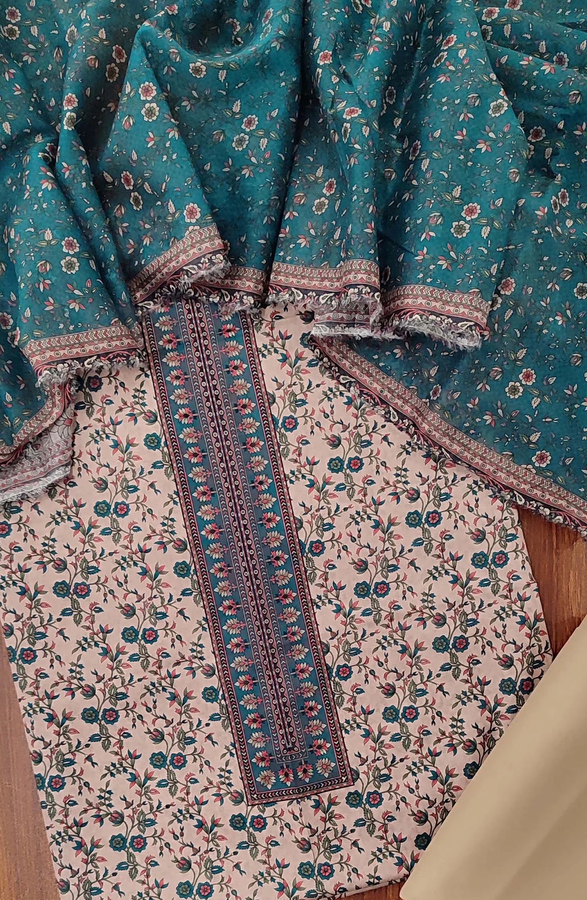 Unstitched Printed Lawn 3 PCs Collection 2024 - UPLC 01