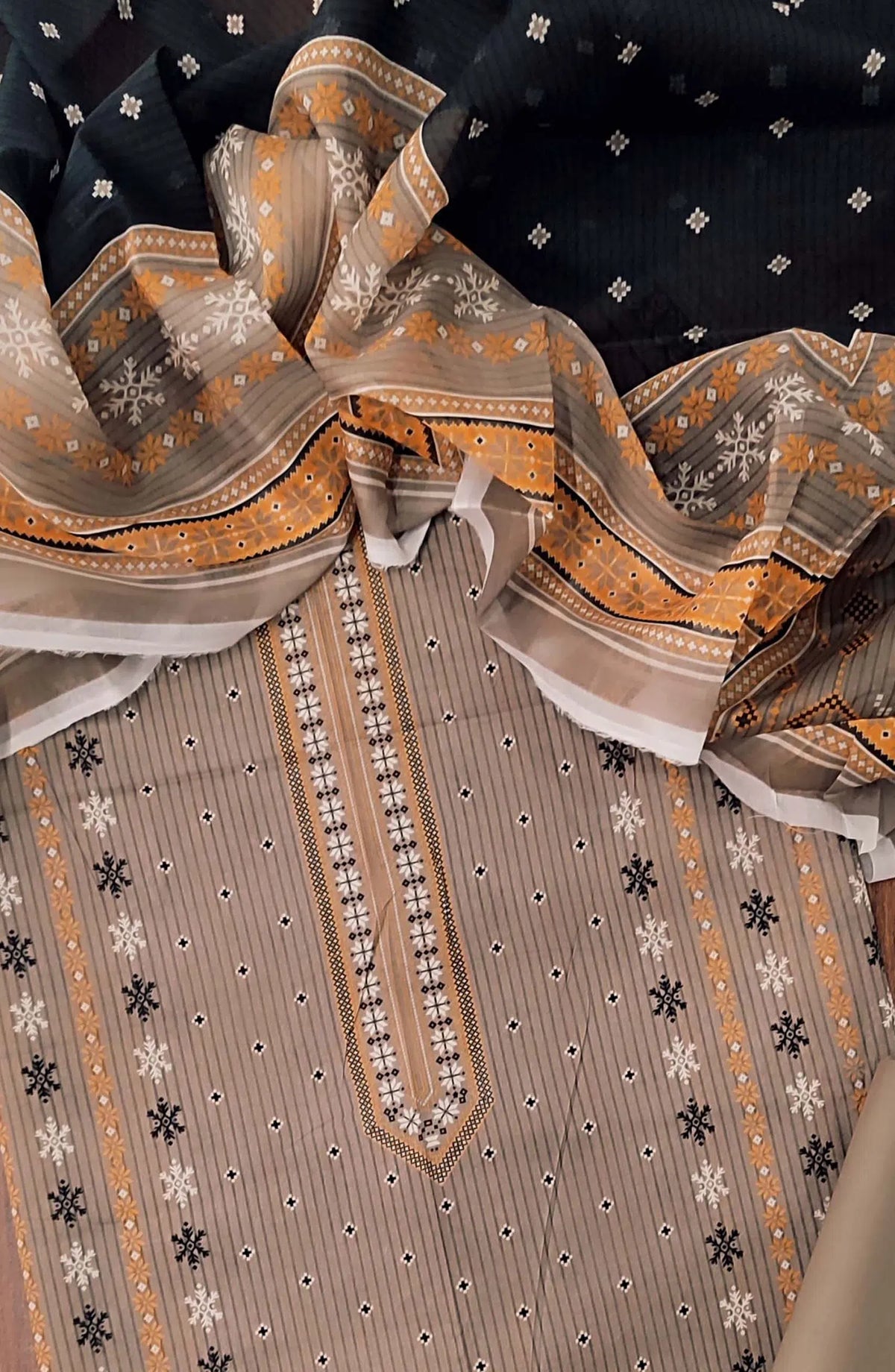 Unstitched Printed Lawn 3 PCs Collection 2024 - UPLC 02