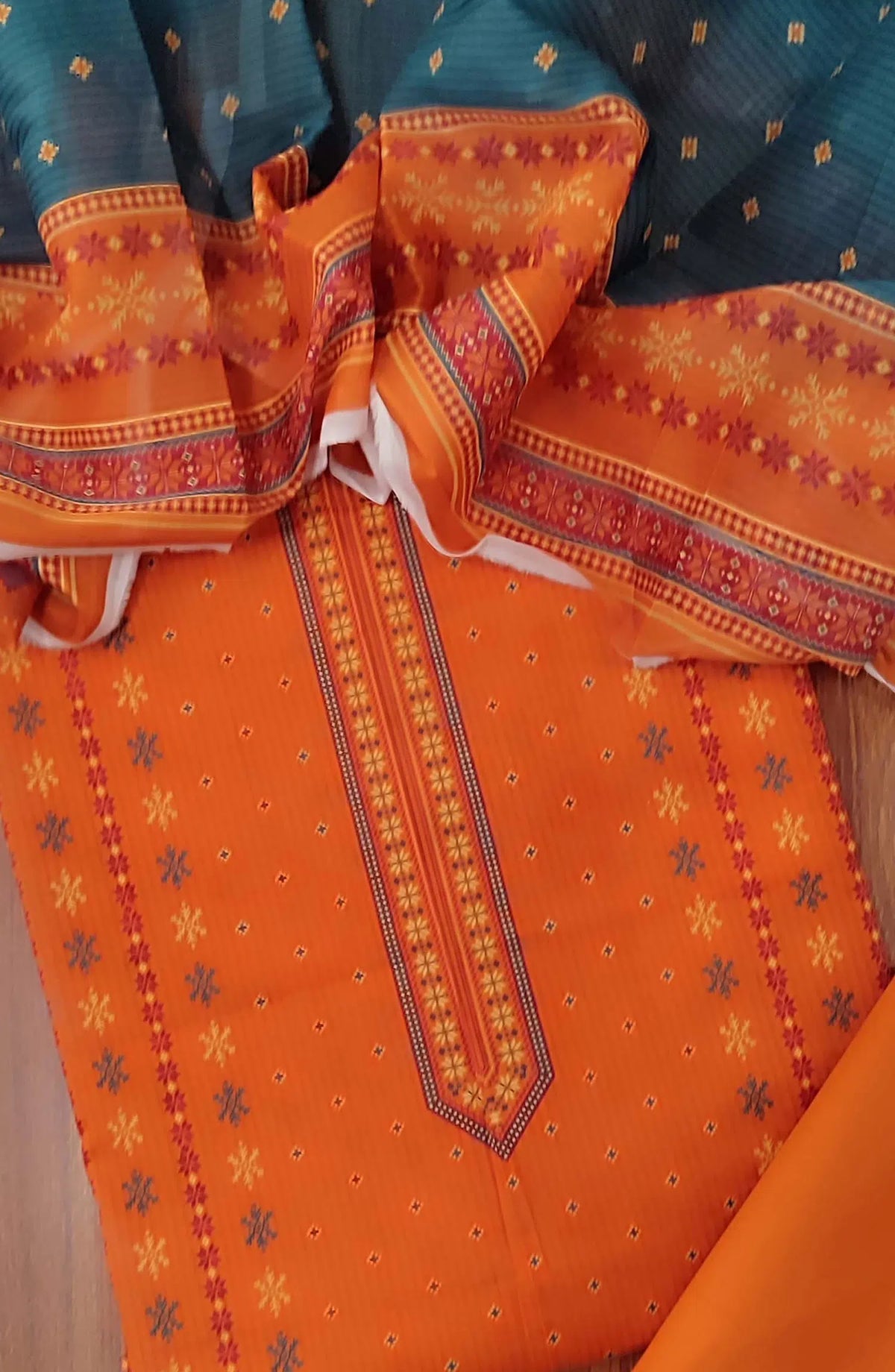 Unstitched Printed Lawn 3 PCs Collection 2024 - UPLC 05