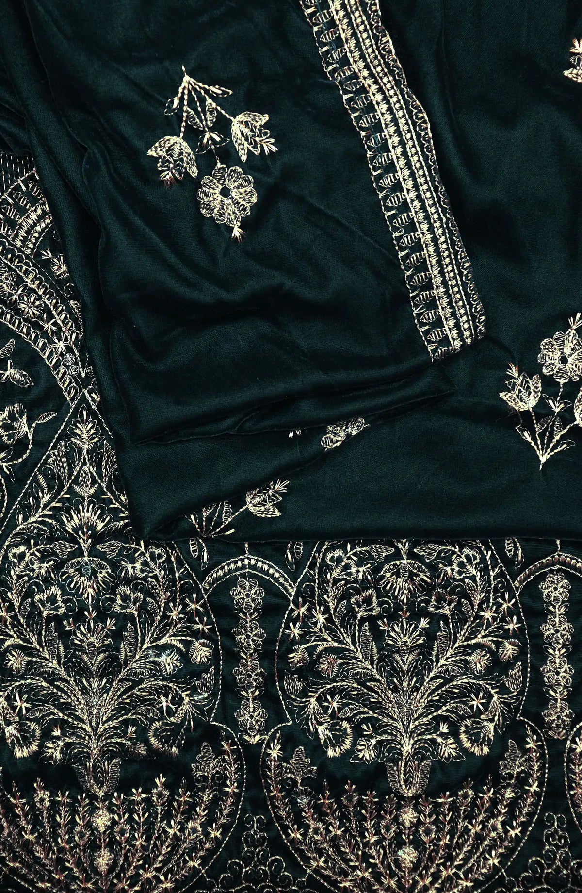 Royal Vibes Embroidered Velvet Shawl Collection by Alkarim - VS 5120 B