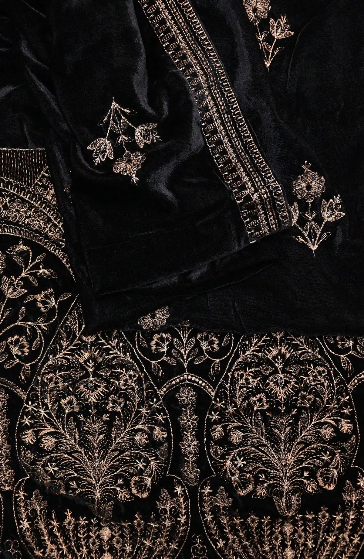 Royal Vibes Embroidered Velvet Shawl Collection by Alkarim - VS 5120 D