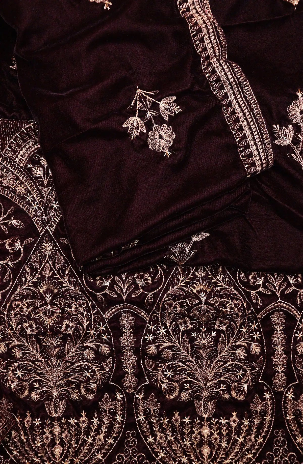 Royal Vibes Embroidered Velvet Shawl Collection by Alkarim - VS 5120 E