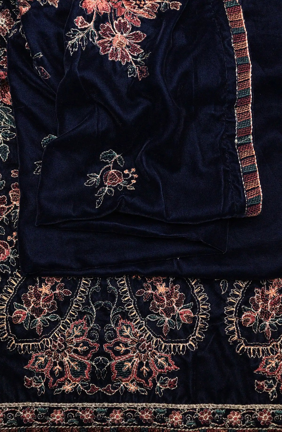 Royal Vibes Embroidered Velvet Shawl Collection by Alkarim - VS 5121 A