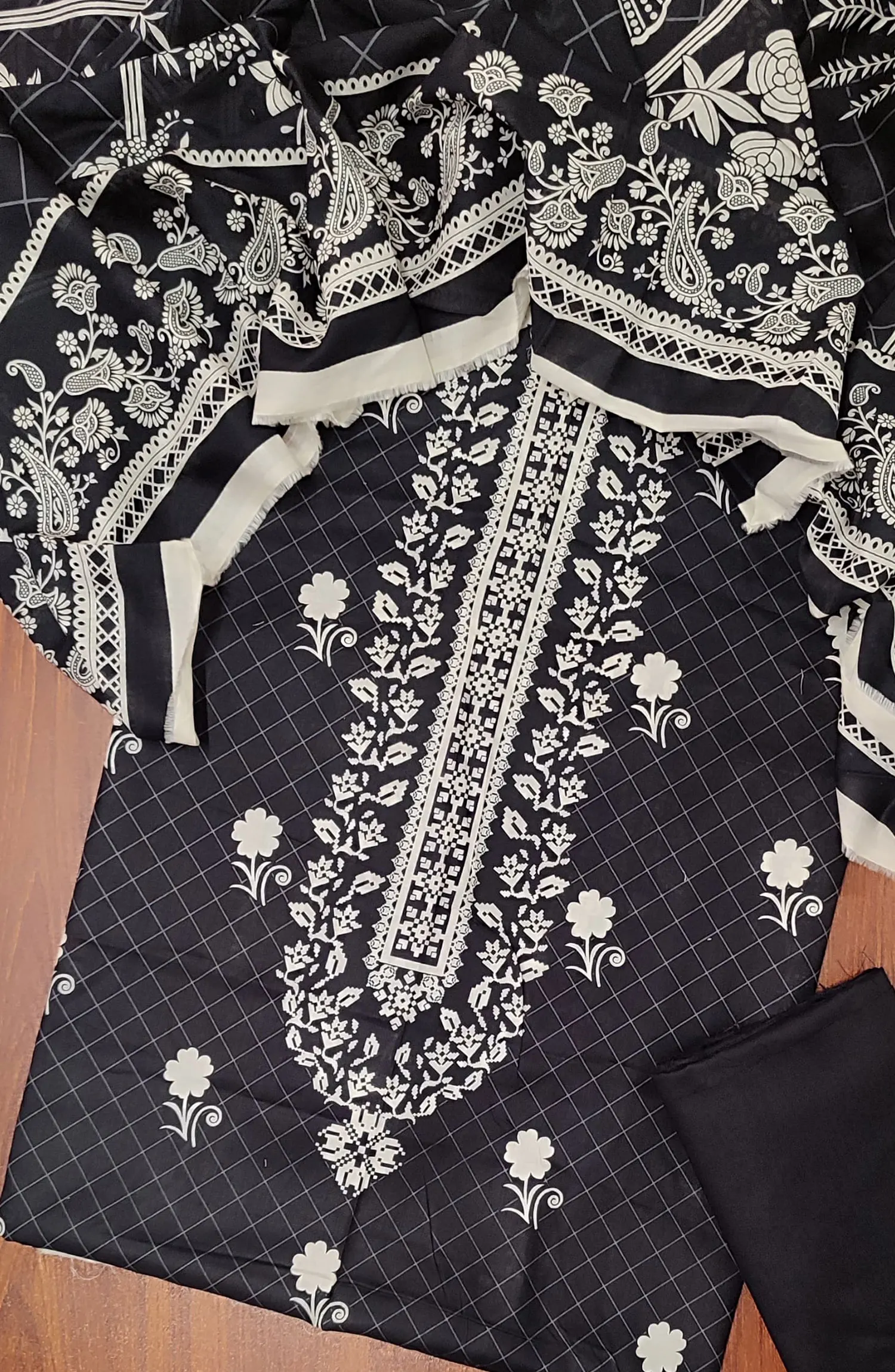 Black And White 3 Piece Printed Lawn Collection 2024 - BNW 13