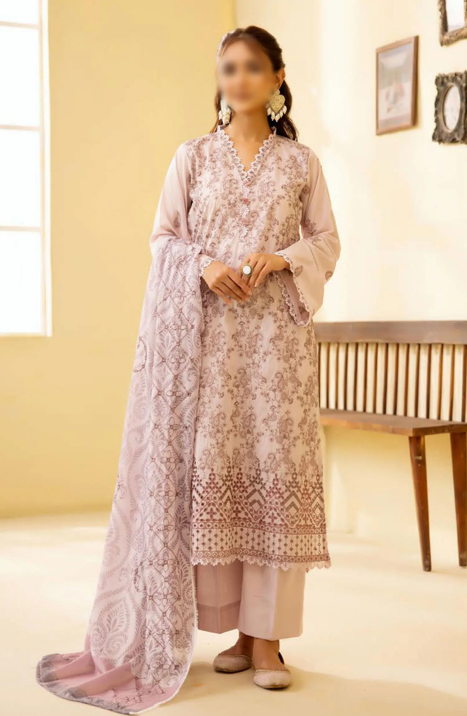 Layla Premium Embroidered Lawn Collection 2024 - Design 05