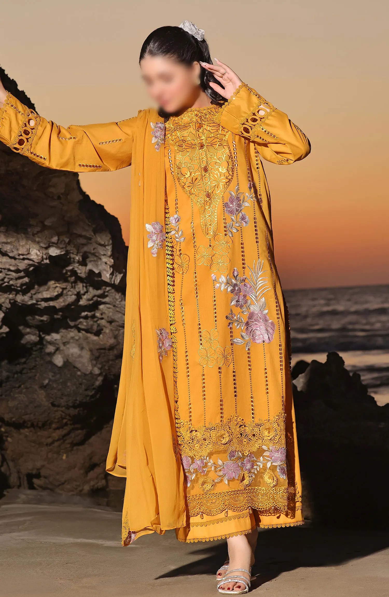 Afsoon Embroidered Lawn Collection 2024 By Humdum - Design 06