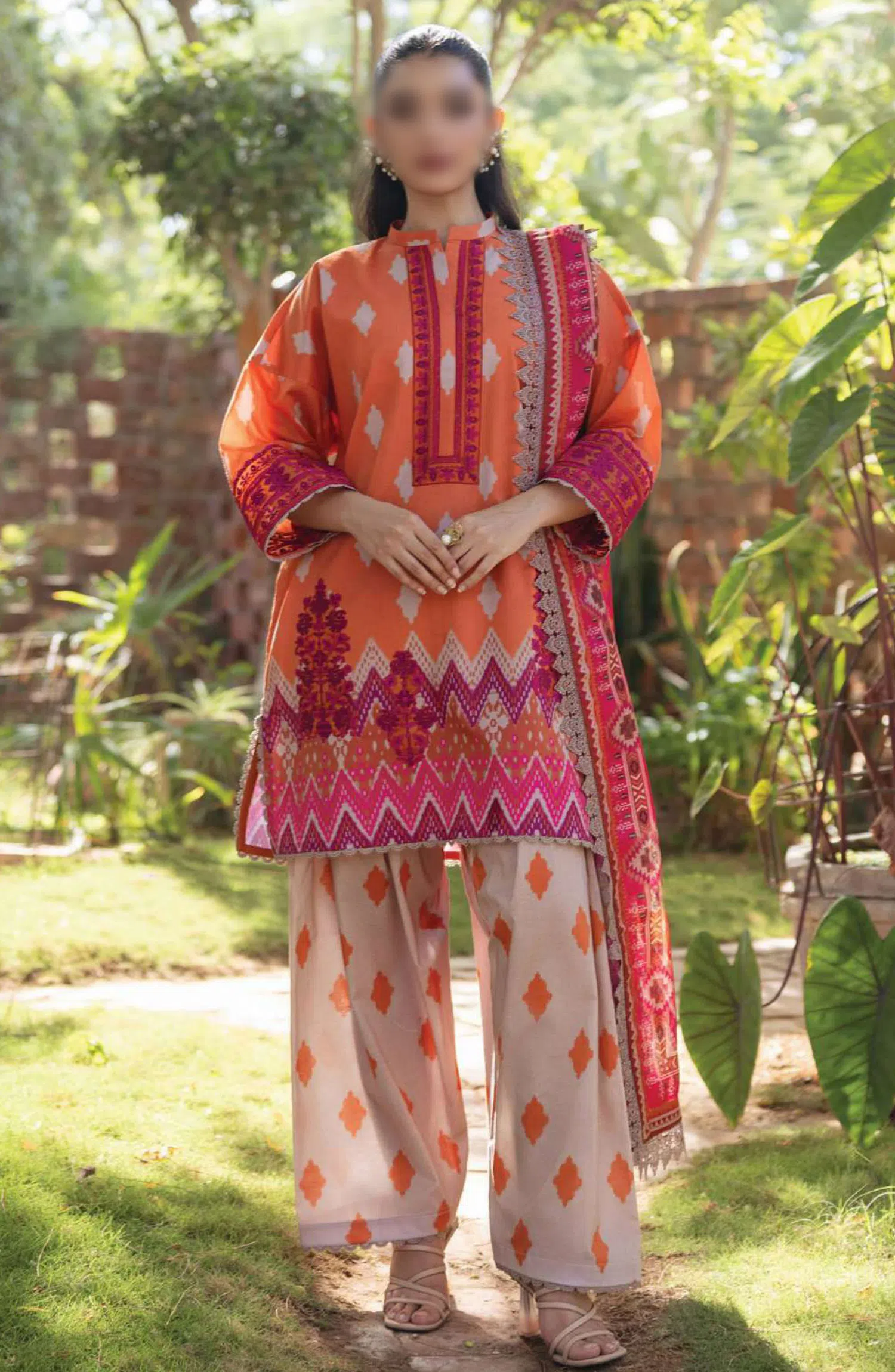Zainab Chottani Tahra Embroidered Lawn Collection 2024 - Design 8A LIZA