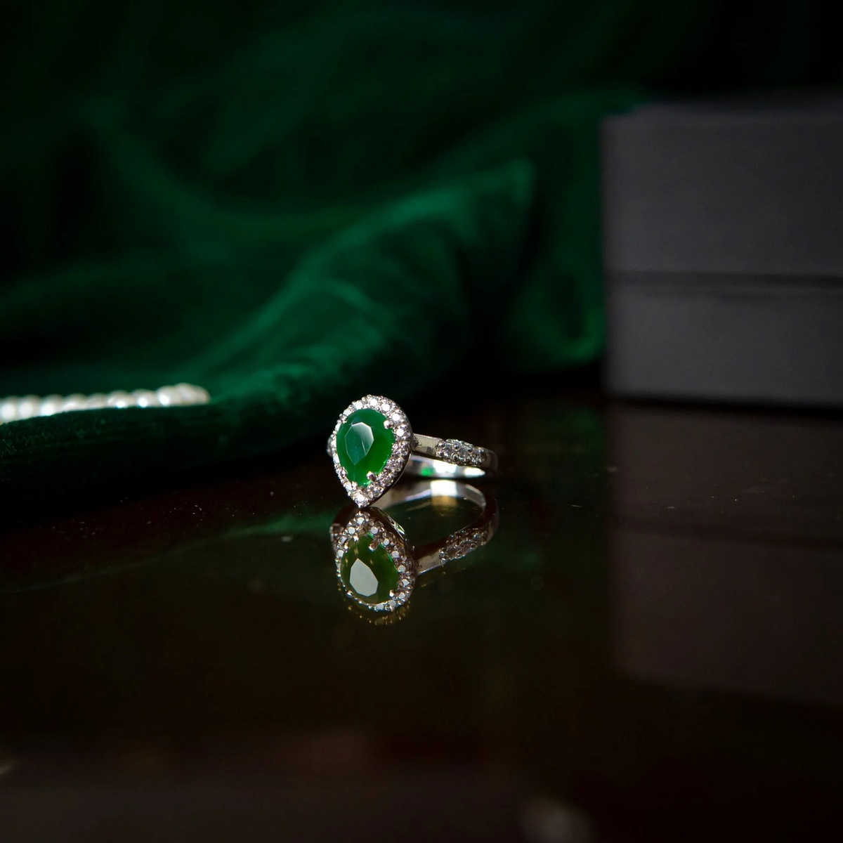 DIAMOND STYLE GREEN EMERALD RING YKL Jewellers Ring Collection
