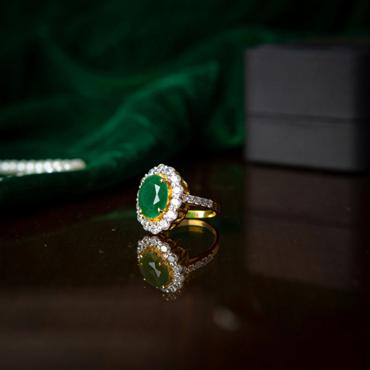 GREEN EMERALD OVATE RING YKL Jewellers Ring Collection
