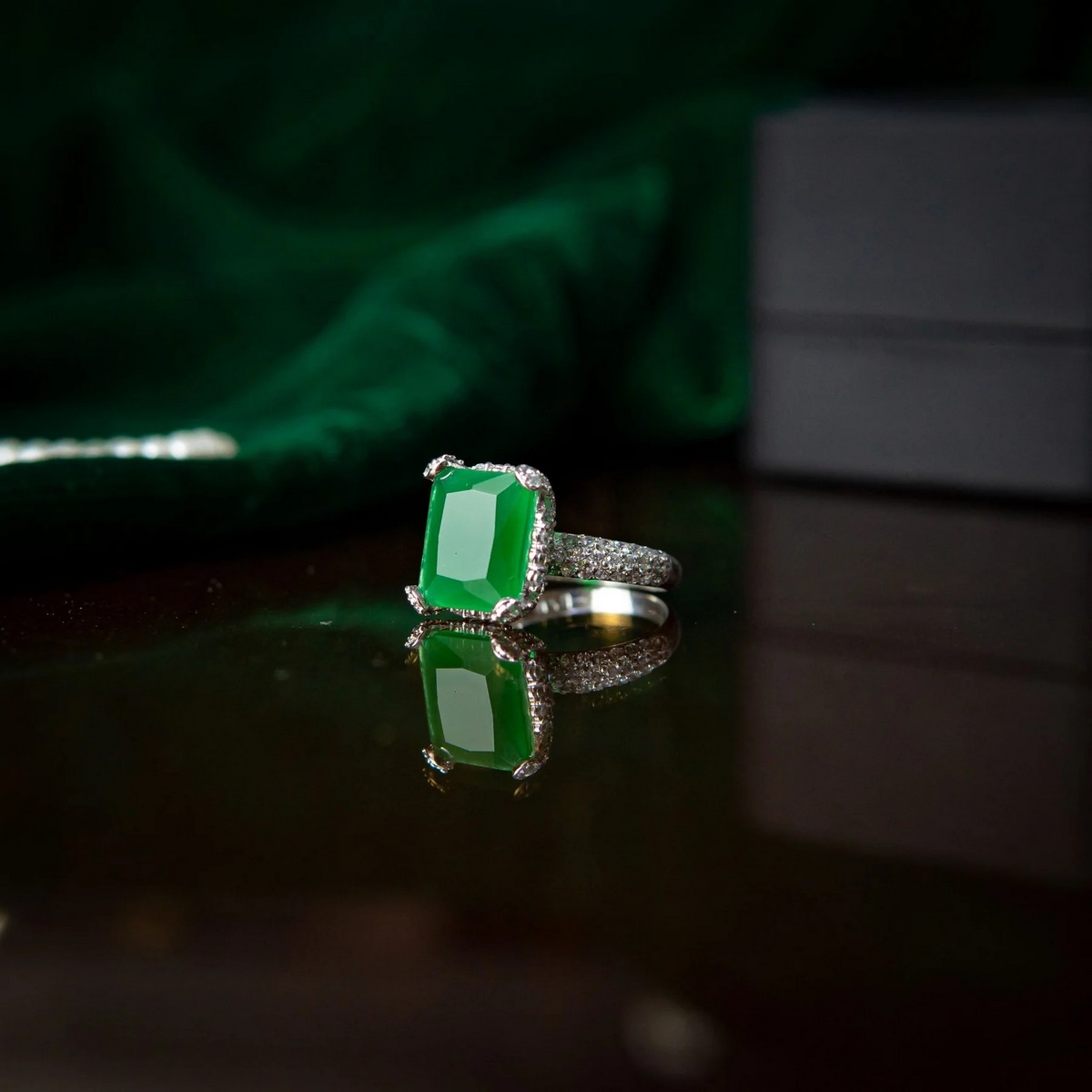 GREEN EMERALD QUADRILATERAL RING YKL Jewellers Ring Collection